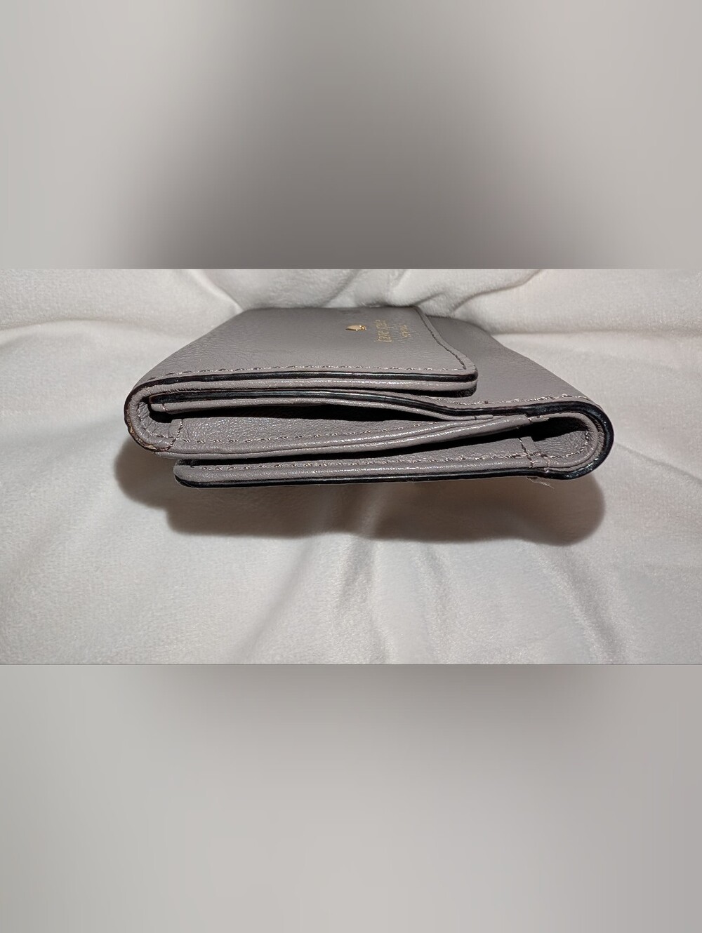 Kate Spade Jackson Street Jada Pebbled Leather Compact Wallet in Taupe Gray GUC - Picture 8 of 11